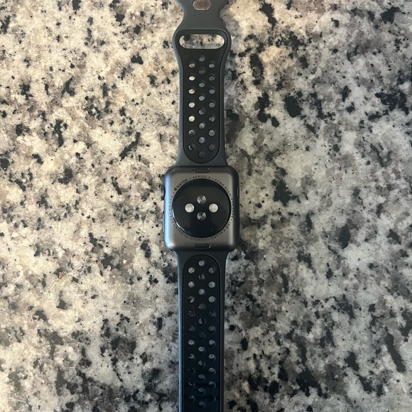 Apple Watch Series 3 42mm - Picture 4 of 4